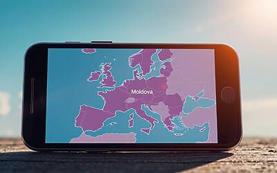 Roaming UE rivoluzionato: nuove regole, costi ridotti e servizi potenziati per chi viaggia in Europa