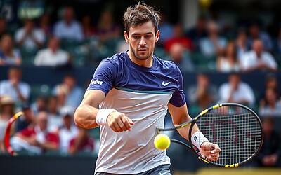 Sinner travolge Duckworth in tre set e spiazza Vagnozzi con una battuta che accende il web