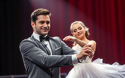 Stefano De Martino sorprende Affari Tuoi nuova ballerina in squadra e il legame nascosto con Samira