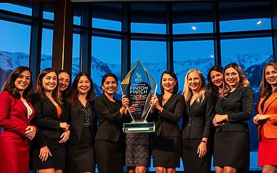 SwissFintechLadies premiano il Diversity Award a Davos e sconvolgono le regole della finanza globale