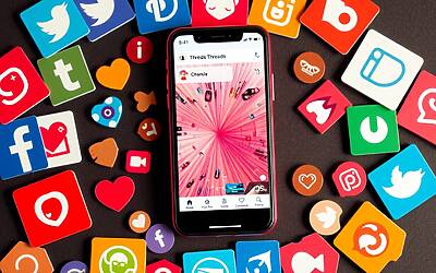 Threads supera X: boom di utenti giornalieri, il sorpasso che cambia la sfida dei social