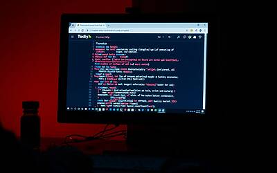 Under Armour travolta da maxi violazione dati su 72 milioni di profili, utenti insorgono mentre l’azienda tace