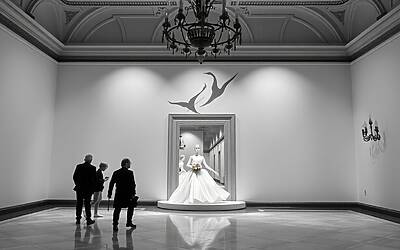 Valentino, folla commossa alla camera ardente a Roma tra grandi firme, politica e volti dello spettacolo