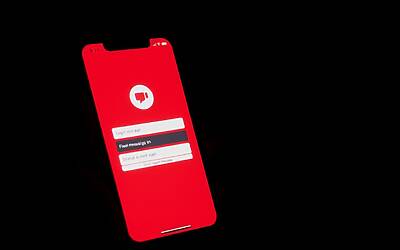 WhatsApp allarme silenzioso: GhostPairing espone chat e privacy, come proteggersi subito