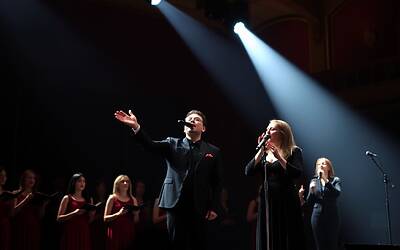 Achille Lauro infiamma Sanremo con un omaggio emozionante a Crans Montana