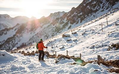 Alimentazione corretta in montagna smentisce falsi miti sugli sport invernali