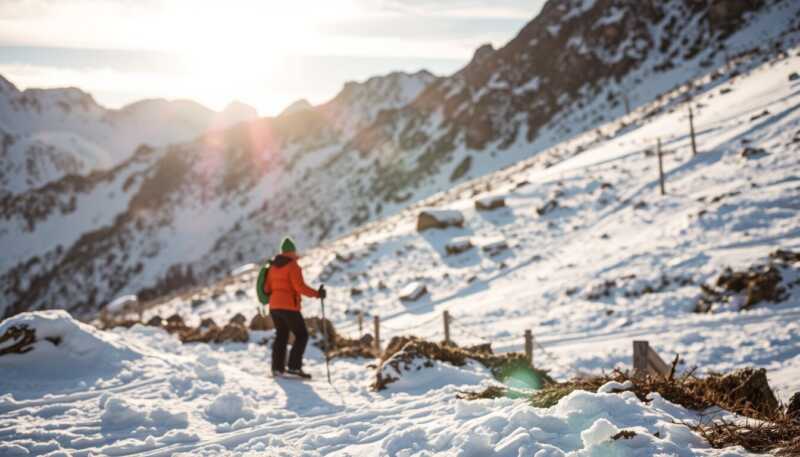 Alimentazione corretta in montagna smentisce falsi miti sugli sport invernali