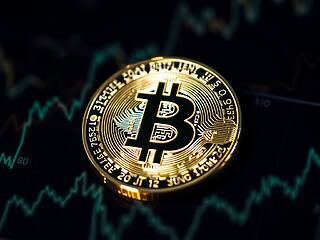 Bitcoin rimbalza verso quota 70000 dopo inflazione in rallentamento