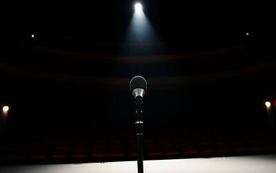 Carlo Conti chiarisce il caso Andrea Pucci e ridimensiona le polemiche