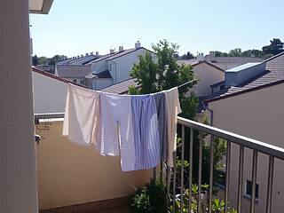 Condominio contesta panni stesi, diffida su presunta discriminazione dei vicini