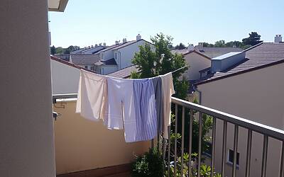 Condominio contesta panni stesi, diffida su presunta discriminazione dei vicini