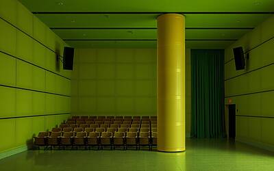 Corona debutta a teatro con un nuovo format oltre la censura