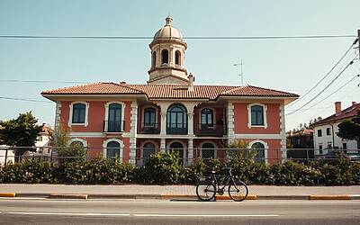 Corona sorprende tutti e rilancia Falsissimo su Signorini dopo lo stop