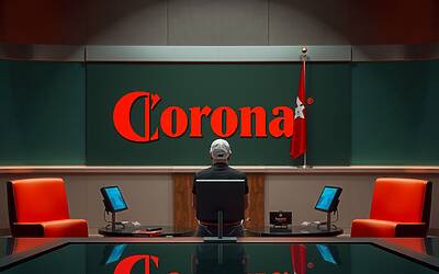 Corona torna online e sfida Mediaset in tribunale per maxi risarcimento