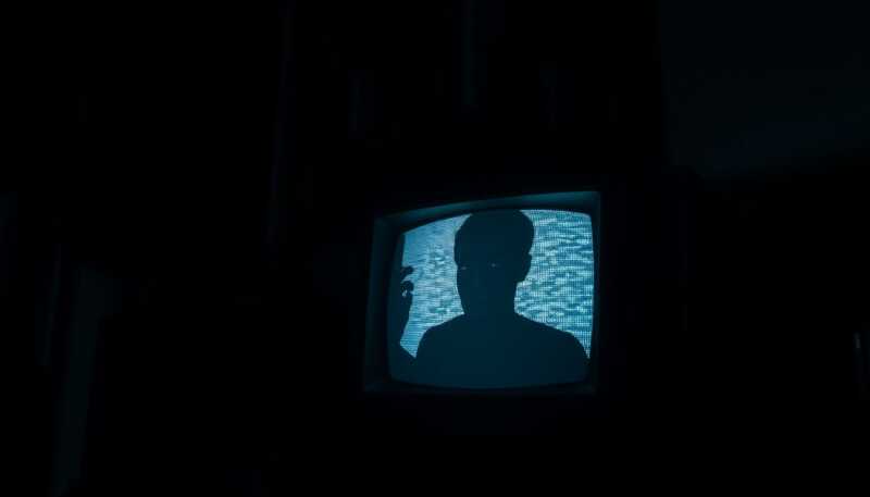 Fabrizio Corona rilancia Falsissimo e punta il mirino su Mediaset