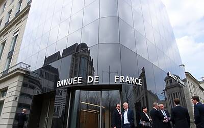 Francia scossa dalla dimissione improvvisa del governatore della banca centrale