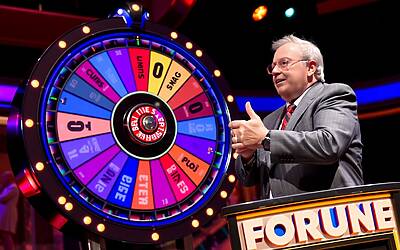 Gerry Scotti domina La Ruota della Fortuna, Samira resta ai margini