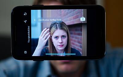 Governo e opposizioni convergono su nuova legge contro i deepfake