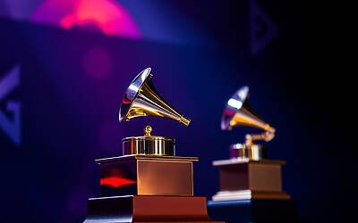 Grammy trionfi e sorprese clamorose tra performance mozzafiato e vincitori inattesi