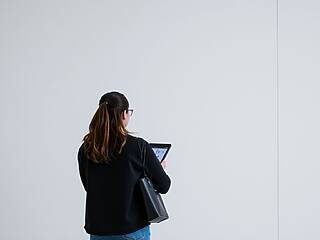 Meta cancella gli account di Corona per violazione degli standard editoriali