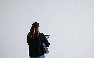 Meta cancella gli account di Corona per violazione degli standard editoriali