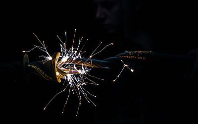 Piantedosi denuncia sabotaggio ferroviario anarchico e allerta sicurezza Olimpiadi