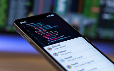 Spotify rivoluziona lo sviluppo software: l’intelligenza artificiale scrive il codice