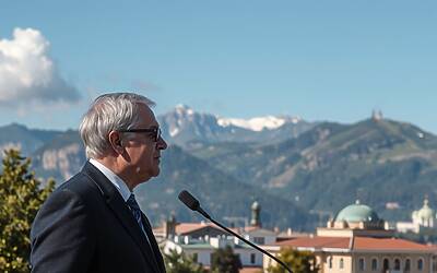 Tajani sfida la Svizzera sulla giustizia e riaccende le polemiche italiane