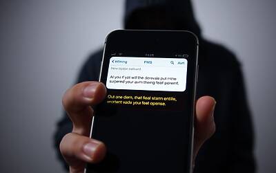 Truffa CAF telefonica allarme su numero sospetto che svuota conti