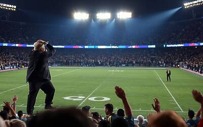 Trump attacca lo spettacolo del Super Bowl, stroncate le star della musica