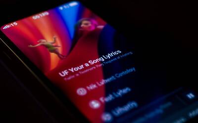 YouTube Music testa l’accesso ai testi delle canzoni solo a pagamento