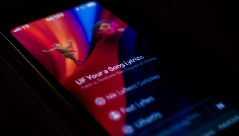 YouTube Music testa l’accesso ai testi delle canzoni solo a pagamento