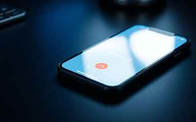 Apple iOS 26 rinnova l’app Telefono con una funzione avanzata che cambia l’esperienza delle chiamate