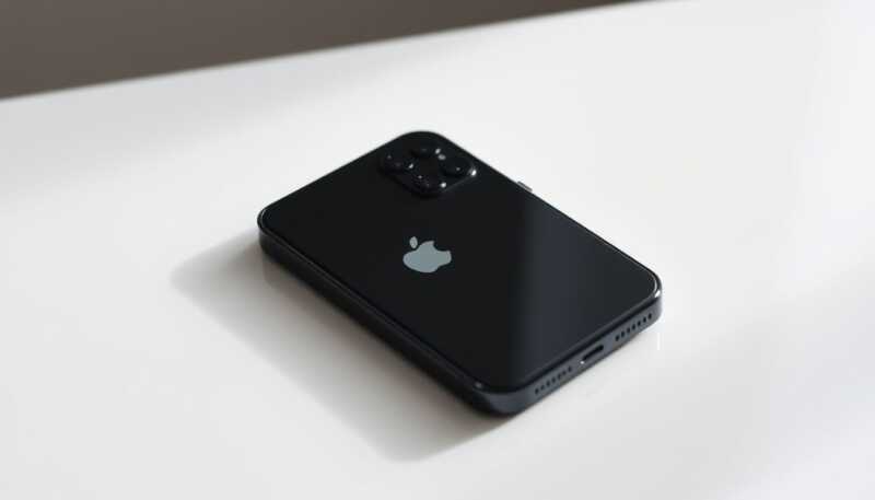 Apple presenta iPhone 17e economico per rilanciare le vendite globali