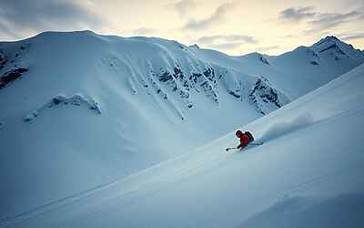Austria tragedia in montagna sciatore italiano perde la vita travolto da una valanga