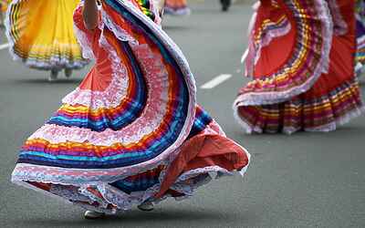 Caviar presenta iPhone 17 Pro in oro 24 carati, nuova esclusiva collezione Spirit of UAE