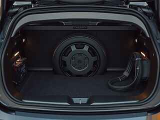 Costruttori auto eliminano la ruota di scorta: i veri motivi tra sicurezza, costi e tecnologie runflat