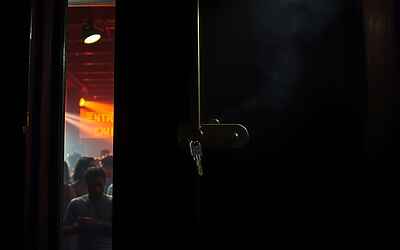 Crans-Montana, indagato anche il figlioccio dei Moretti nel rogo che scuote gli inquirenti