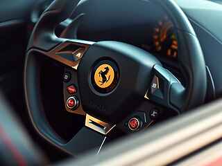 Ferrari introduce nuovo volante con tasti fisici disponibile anche per modelli già immatricolati