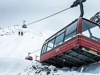 Funivia si schianta al suolo, passeggero intrappolato perde la vita nell’impatto