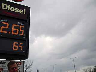 Governo evita interventi sulle accise e il prezzo del gasolio in autostrada sfiora 2,6 euro