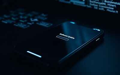 iPhone vulnerabili senza aggiornamenti recenti nuovo exploit espone dati sensibili e aumenta il rischio attacchi