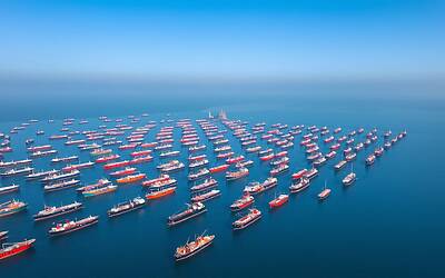 Iran al centro della crisi globale, petrolio in forte impennata