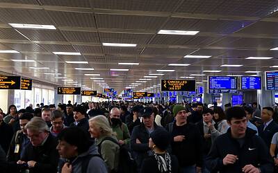 Iran chiude lo spazio aereo e blocca voli internazionali cruciali