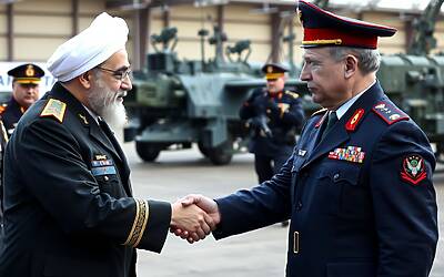 Iran rafforza l’alleanza con la Russia e rivela sostegni militari, tecnologici e diplomatici strategici