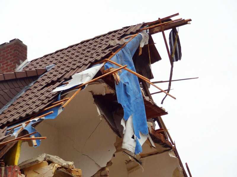 Israele colpisce Beirut con raid aerei, la capitale libanese avvolta da fumo e tensione crescente