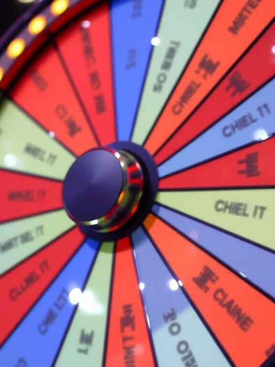 Martina sorprende alla Ruota della Fortuna mentre Samira Lui si defila