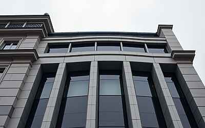 Mediobanca declassata da S&P a BBB per i rischi legati alla possibile integrazione con Mps