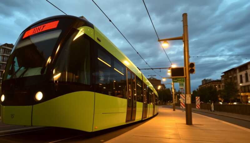 Milano tram deragliato blocca la linea e riaccende l’allarme sicurezza sul trasporto pubblico