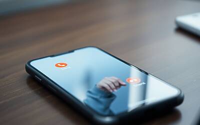 Smartphone, chiamate mute improvvise spiegate: perché non senti nessuno e come intervenire subito